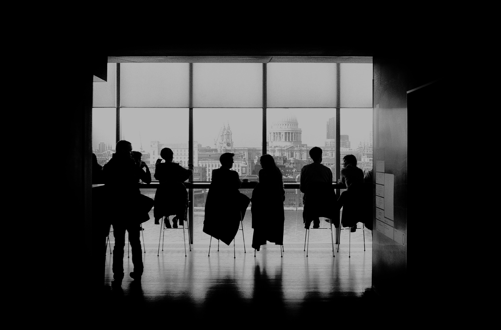 事業内容のタイトル背景画像